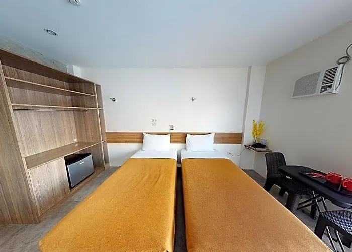 Hotel 18